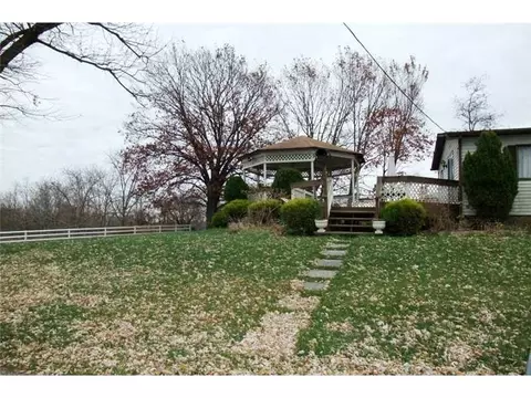 10 Minick Ln, Eighty Four, PA 15330 photo 5