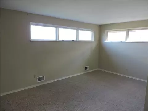 1503 Oneida Dr, Clairton, PA 15025 photo 9