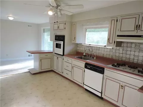 1503 Oneida Dr, Clairton, PA 15025 photo 8