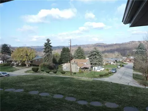 1503 Oneida Dr, Clairton, PA 15025 photo 4