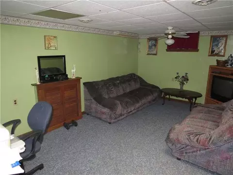 877 Quaker Dr, Irwin, PA 15642 photo 10