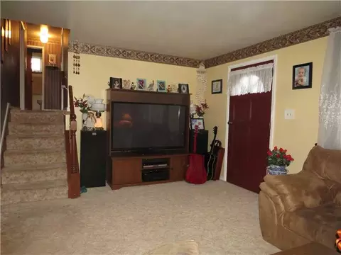 877 Quaker Dr, Irwin, PA 15642 photo 12