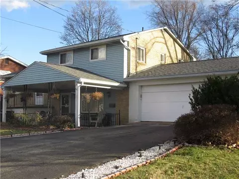 877 Quaker Dr, Irwin, PA 15642 photo 1