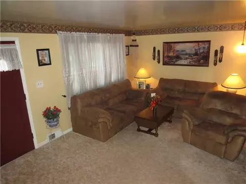 877 Quaker Dr, Irwin, PA 15642 photo 11