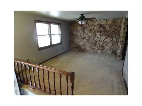 14235 Wayne Dr, Irwin, PA 15642 photo 3