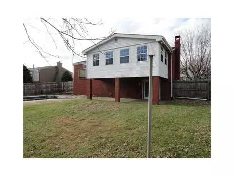 14235 Wayne Dr, Irwin, PA 15642 photo 2