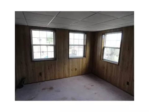 14235 Wayne Dr, Irwin, PA 15642 photo 9