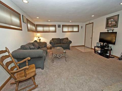 481 Corey Dr, Irwin, PA 15642 photo 4