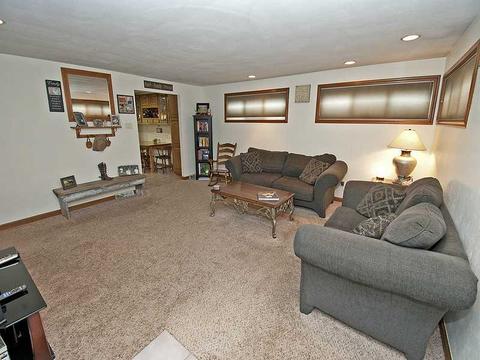 481 Corey Dr, Irwin, PA 15642 photo 2