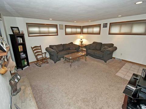 481 Corey Dr, Irwin, PA 15642 photo 3