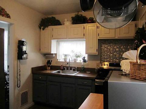 641 N 6th St, Clairton, PA 15025 photo 17