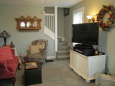 641 N 6th St, Clairton, PA 15025 photo 9