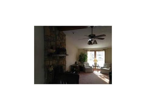 2243 Manordale Dr, Export, PA 15632 photo 3