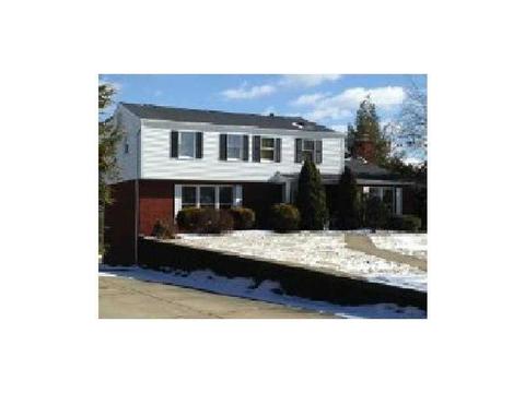 2243 Manordale Dr, Export, PA 15632 photo 2