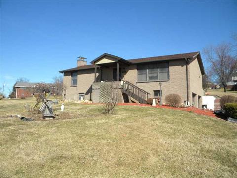 122 Circle Dr, Irwin, PA 15642 photo 1