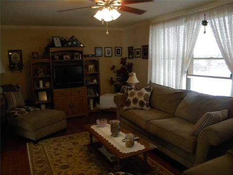 122 Circle Dr, Irwin, PA 15642 photo 9