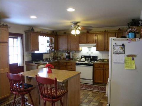 122 Circle Dr, Irwin, PA 15642 photo 2