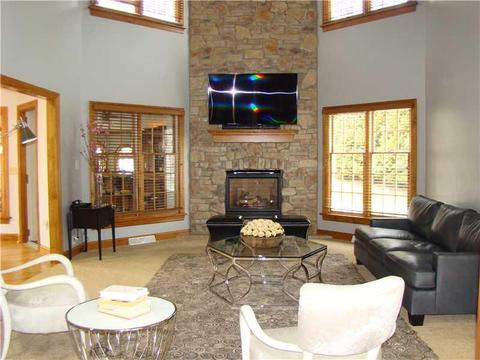 10 Crystol Ct, Irwin, PA 15642 photo 4