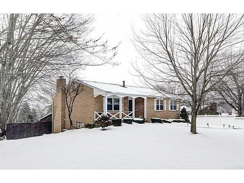 36 Dover Rd, Irwin, PA 15642 photo 2