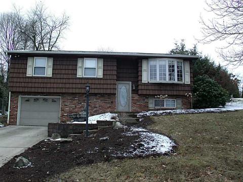 16 Lorrie Dr, Irwin, PA 15642 photo 1
