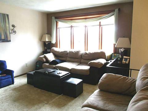 16 Lorrie Dr, Irwin, PA 15642 photo 2