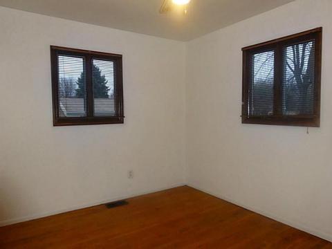 301 Lora Dr, Irwin, PA 15642 photo 9