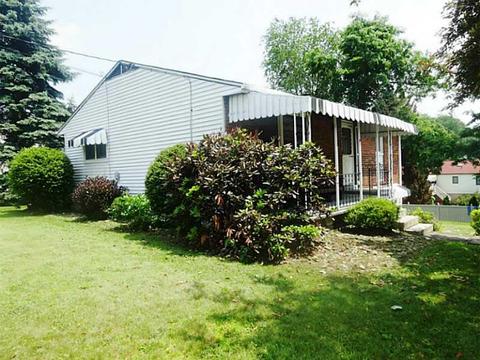 301 Lora Dr, Irwin, PA 15642 photo 2