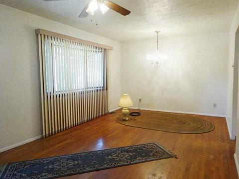 301 Lora Dr, Irwin, PA 15642 photo 5