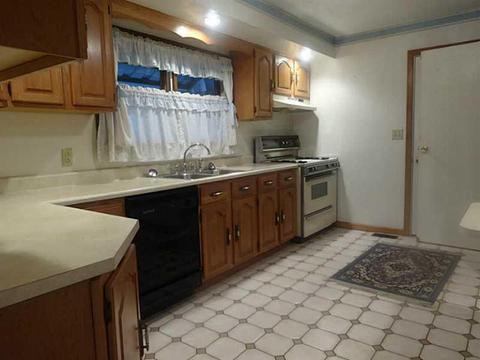 301 Lora Dr, Irwin, PA 15642 photo 6