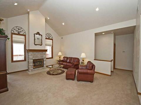 265 Arrowhead Ln, Eighty Four, PA 15330 photo 5