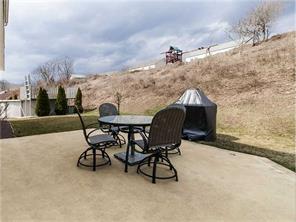 517 Overhead Dr, Coraopolis, PA 15108 photo 3