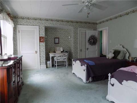 102 Custer Ave, Vandergrift, PA 15690 photo 12