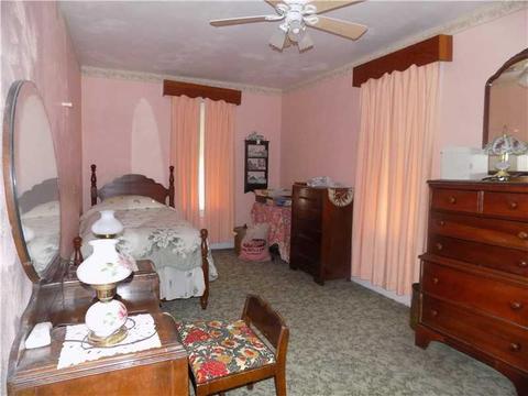 421 Longfellow St, Vandergrift, PA 15690 photo 9