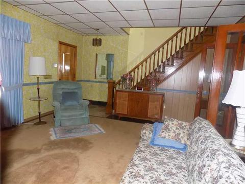 421 Longfellow St, Vandergrift, PA 15690 photo 6