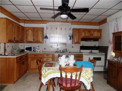 421 Longfellow St, Vandergrift, PA 15690 photo 4