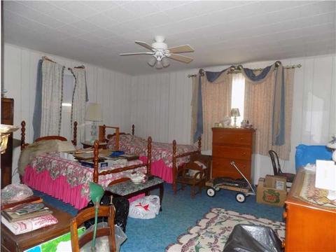 421 Longfellow St, Vandergrift, PA 15690 photo 8