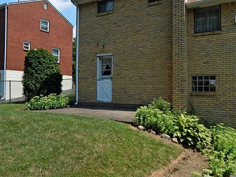 511 Regency Dr, Pittsburgh, PA 15239 photo 11