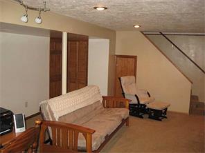9976 Mcclellan St, Irwin, PA 15642 photo 3