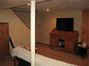 9976 Mcclellan St, Irwin, PA 15642 photo 7