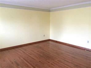 2110 Windgap Dr, Irwin, PA 15642 photo 4