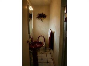 1801 Ivanhoe Dr, Irwin, PA 15642 photo 4