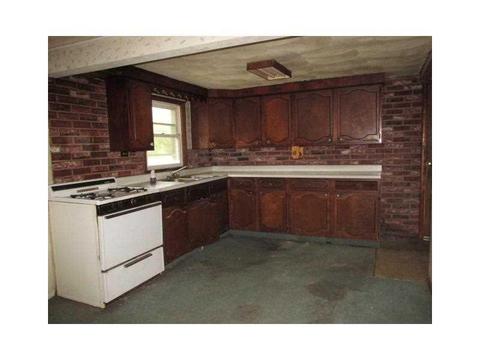 2438 Vanderbilt St, Commodore, PA 15729 photo 6