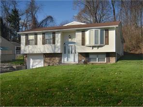 1842 Ivanhoe Dr, Irwin, PA 15642 photo 1
