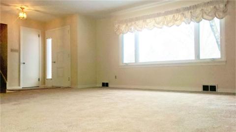 4933 Simmons Cir, Export, PA 15632 photo 2