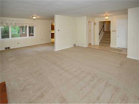 4933 Simmons Cir, Export, PA 15632 photo 5