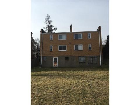 435 Halcomb, Clairton, PA 15025 photo 3