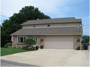 160 Edwin Dr, Irwin, PA 15642 photo 1