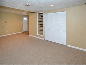 10000 Cobblestone Dr, Irwin, PA 15642 photo 19