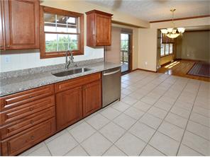 10000 Cobblestone Dr, Irwin, PA 15642 photo 4