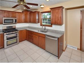 10000 Cobblestone Dr, Irwin, PA 15642 photo 3